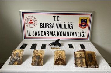 Bursa'da ceylan derisine yazılı 2 bin yıllık İncil ele geçirildi
