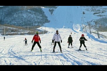 Tunceli'de kayak sezonu erken açıldı
