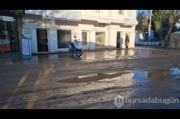 Bodrum'da ana su isale hattı patladı