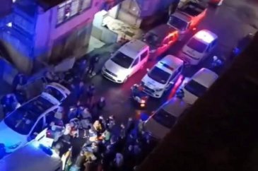 İstanbul'da 4'üncü kattan otomobilin içine düşen işçi ağır yaralandı
