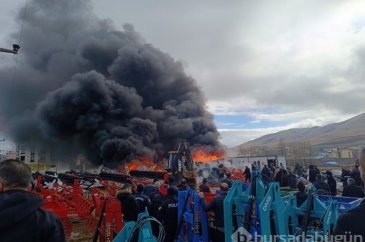 Sivas'ta tarım aletleri satılan iş yerinde yangın
