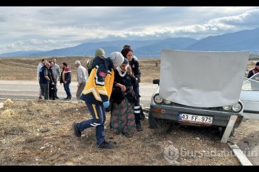 Kütahya'da 2 otomobil çarpıştı; 1'i ağır, 8 yaralı