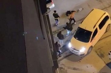 Ümraniye'de taşlı, sopalı trafik kavgası
