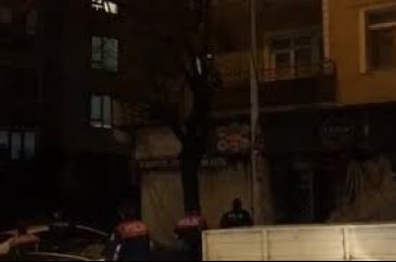 Kocaeli'nde balkona tırmanırken suçüstü yakalandı