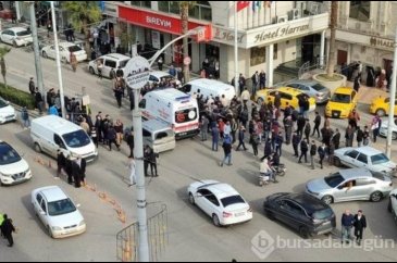 Sinir krizi geçiren kadın, elinde satırla yol kesti! "Kocam buraya ...