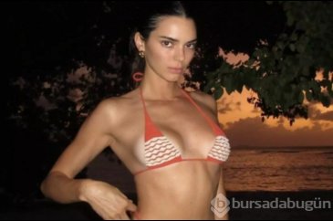 Kendall Jenner minik bikinisiyle pozlar verdi