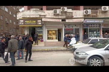 Kar maskeli soyguncular kuyumcuyu vurdu
