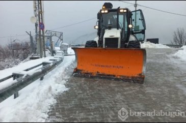 Bursa Yıldırım'da karlar temizleniyor