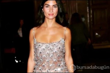 Tuba Büyüküstün transparan tarzıyla galaya damga vurdu