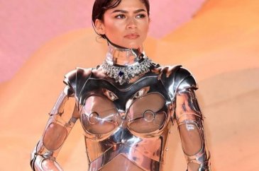 Zendaya robot tulumuyla galaya katıldı!