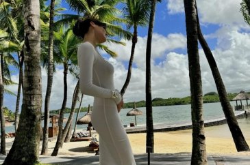 Hande Erçel şimdi de Mauritius tatilinde
