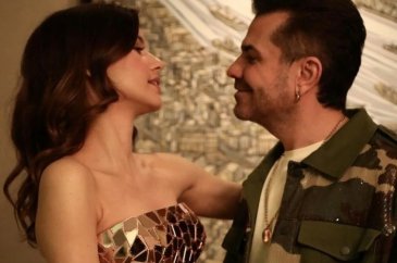 Kenan Doğulu'nun Beren Saat'e yaptığı romantik kutlama