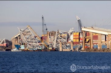ABD'de gemi çarpması sonucu yıkılan köprüden nehre düşen işçilerin ...