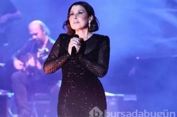 Neslihan Yargıcı'dan şarkıcı Nilüfer'e 'transparan' elbise eleştirisi