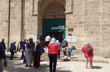 Bursa'da Ulu Cami'ye ziyaretçi akını!