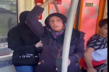 Tramvayı birbirine katan kadın gözaltına alındı
