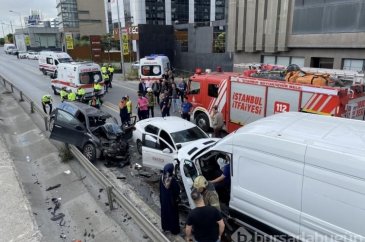 Basın Ekspres yan yoldaki zincirleme kazada 2 can kaybı
