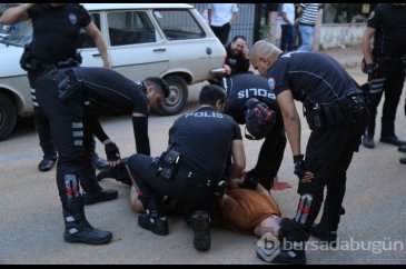 Polislere bıçakla saldırdı, bacağından vurularak etkisiz hale getir...