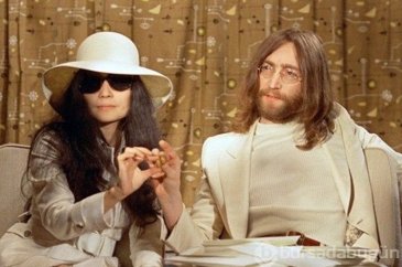 John Lennon'ın gitarı rekor fiyata satıldı!