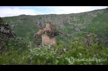 Şeytan Kalesi karların erimesiyle doğaseverleri ağırlıyor
