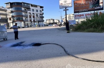 Hatay'da elektrik telleri sıcağa dayanamadı
