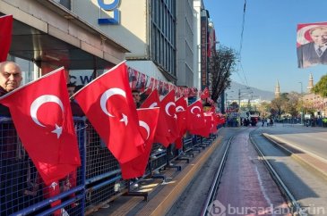 Bursa'da Cumhuriyet'in 101. yılına yakışır kutlama 
