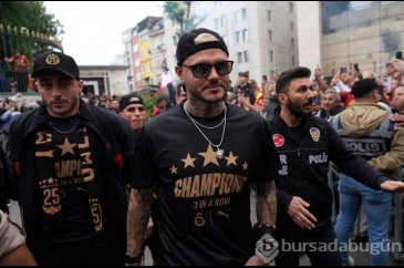 Galatasaray'ın Yenikapı'daki kutlamasında neler oldu neler: Yağmur,...