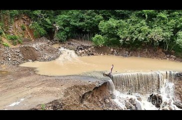 Trabzon'da sağanak; 5 mahalle yolunu giriş-çıkışını engelledi