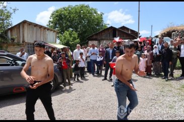 Geleneklerimizin yaşatıldığı düğün! Renkli kareler ortaya çıktı... 