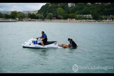 Karadeniz'in sert sularında nöbet! Deniz polisleri alanı terk etmiy...