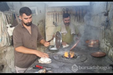 Ateşle birleşen zanaat! 200 derece sıcakta alın teri...