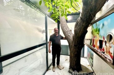 Kopamayan bir bağ iş yerinin ortasında yaşatılıyor!