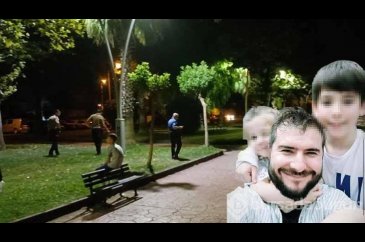 Husumetli olduğu adamı eşinin önünde öldürdü