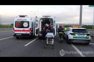 Otomobil yön tabelasına çarptı! Ölü ve yaralılar var