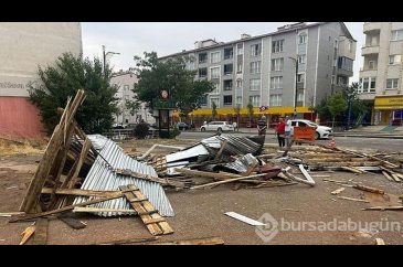 Sivas'ta sağanak rüzgar etkisini gösterdi!