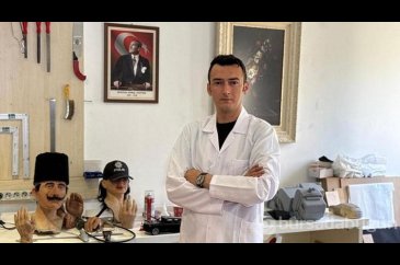 Yapımında çalıştığı Polis Müzesi'ne polis olarak geri döndü