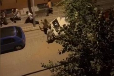 İki aile sokakta kavgaya tutuştu! Sonu hastanede bitti...