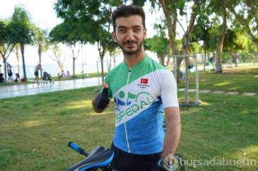 Görme yetisini kaybetti ama tutkusu bisikletten vazgeçmedi
