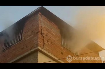 Diyarbakır'da 4 katlı binada çıkan yangında 4 kişi yaralandı