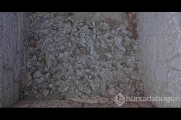Beçin Kalesi'nde MÖ 6'ncı yüzyıla ait seramikler ve oyun zarları bu...