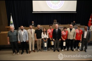 İnegöl'ün başarılı gençleri, mecliste onure edildi