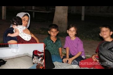 Evini lağım suyu bastı, 4 çocuğuyla sokakta kaldı