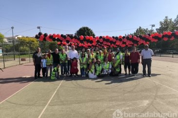 Hayırseverler bin 350 öğrenciye okul eşyaları hediye etti