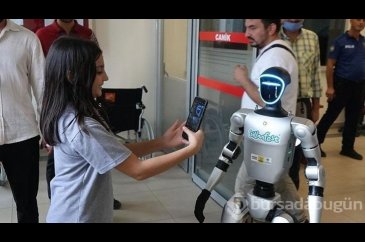Robot Festman'a fahri kimlik belgesi