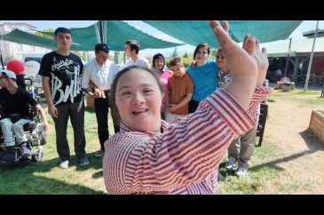 Özel çocuklar ve aileleri Gediz'de piknik yaptı