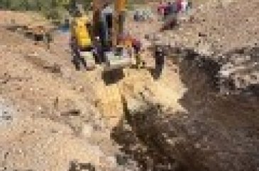 Su kuyusu açmaya çalışan 2 çiftçi toprak altında kaldı