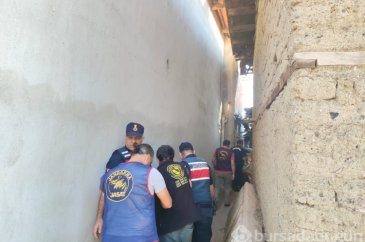 İçkisine karışan babaannesini başına tüple vurarak öldürdü