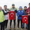 Rus sporcular Marmara Denizi'ni koşarak turluyor