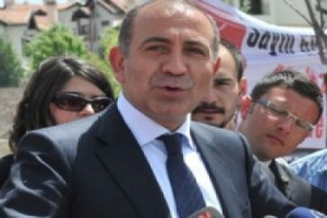 GÜRSEL TEKİN: BAYKAL'IN YERİ GARANTİ DEĞİL