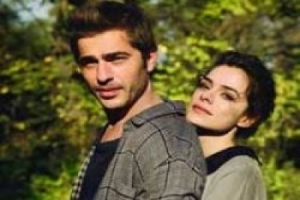 ÖZGE ÖZPİRİNÇCİ HEMCİNSLERİNİ KIZDIRACAK